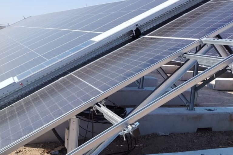Solar Panels with Fully Automated Robotic Cleaner in a Bess Solution